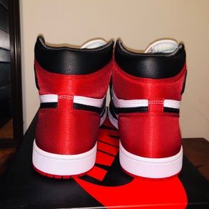 Jordan Retro 1 “Satin” W Size 12 Men’s size 10.5